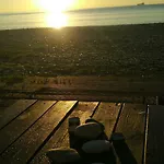Aquarian Beachfront アパート *